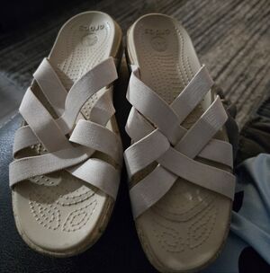 Crocs Edie Sandals Womens Sz 9 Beige Stretch Strappy Criss Cross Slides Slip
